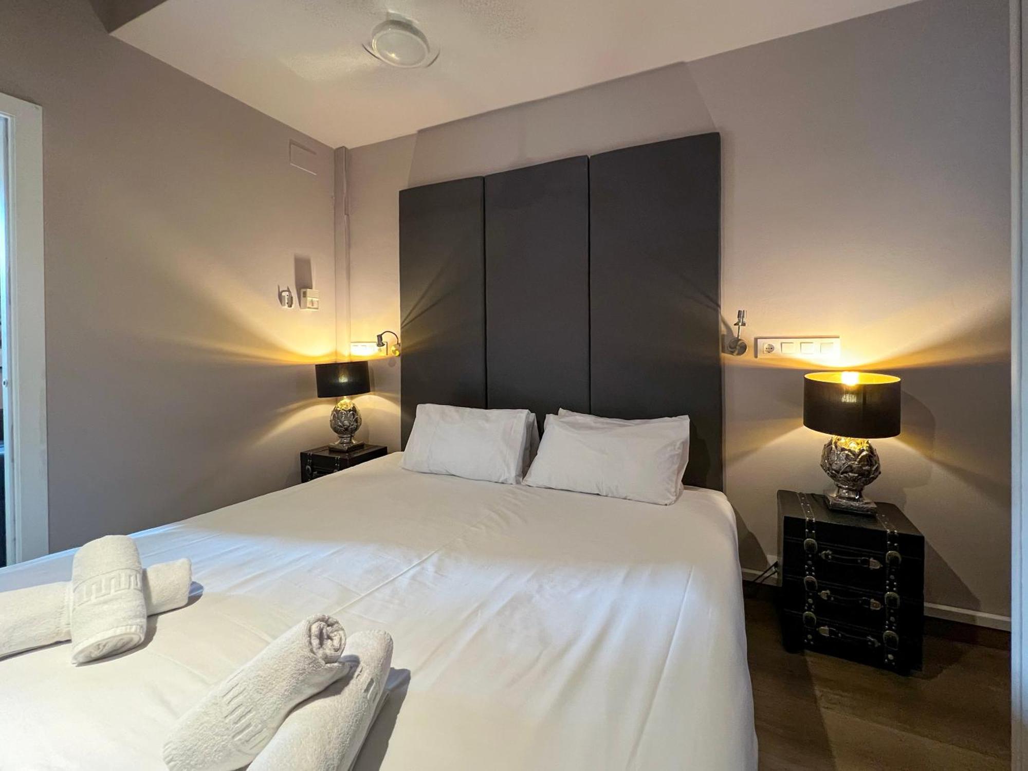 Stay U-Nique Apartments Est Барселона Екстериор снимка