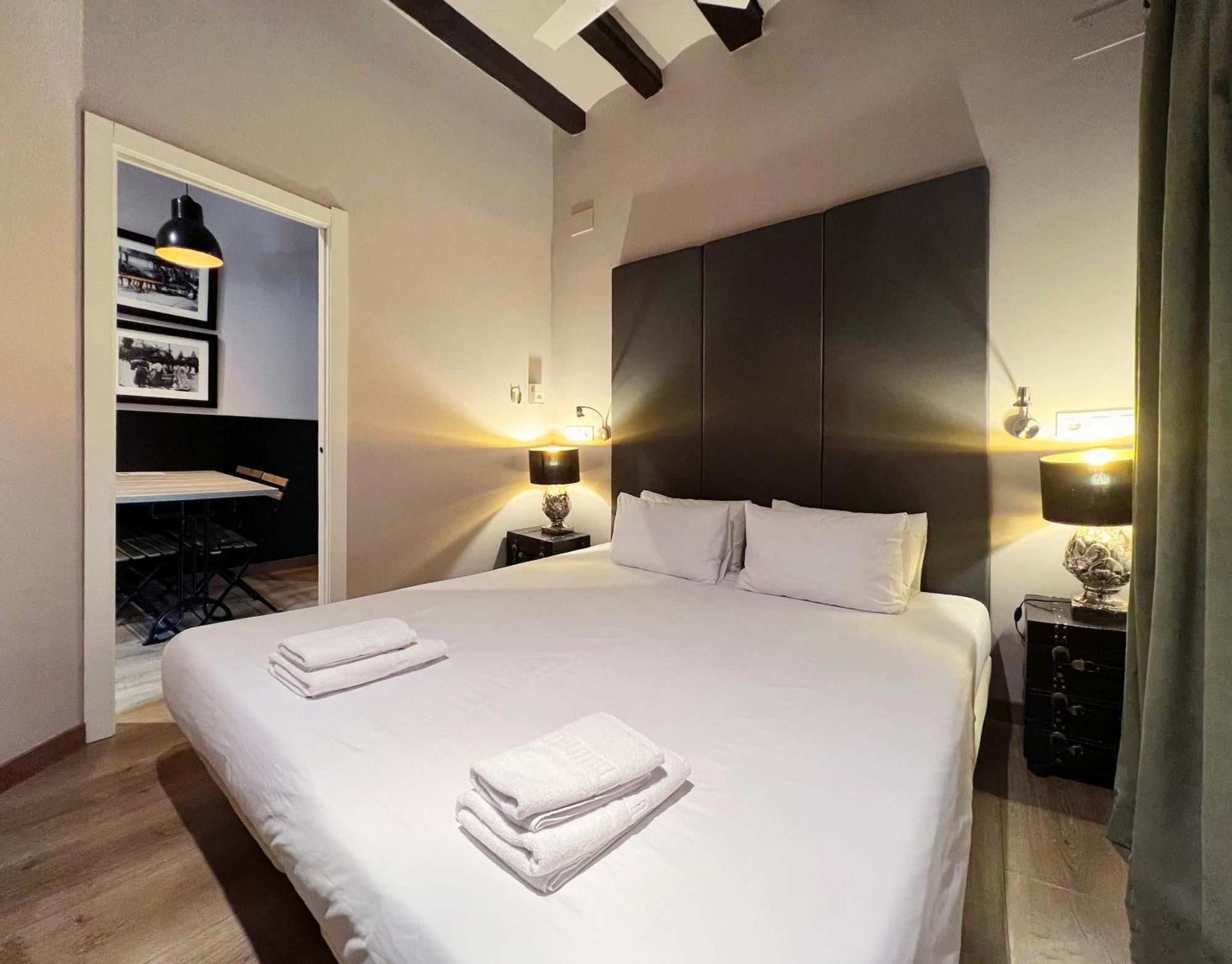 Stay U-Nique Apartments Est Барселона Екстериор снимка